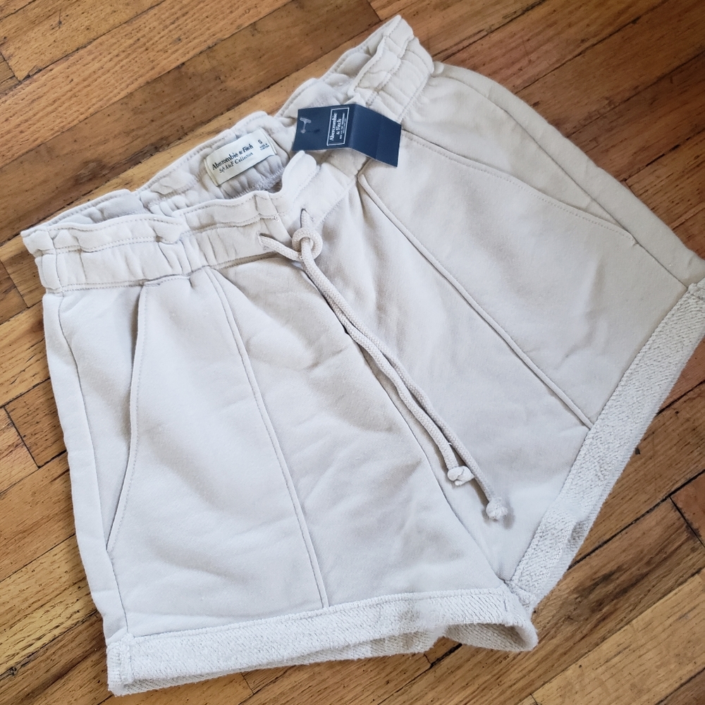 A&F Butter Soft Shorts with Pockets Size  Small NWT